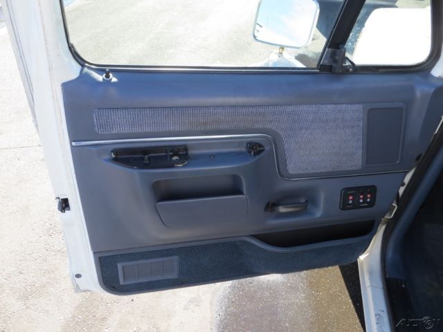 1989 White Ford F-150