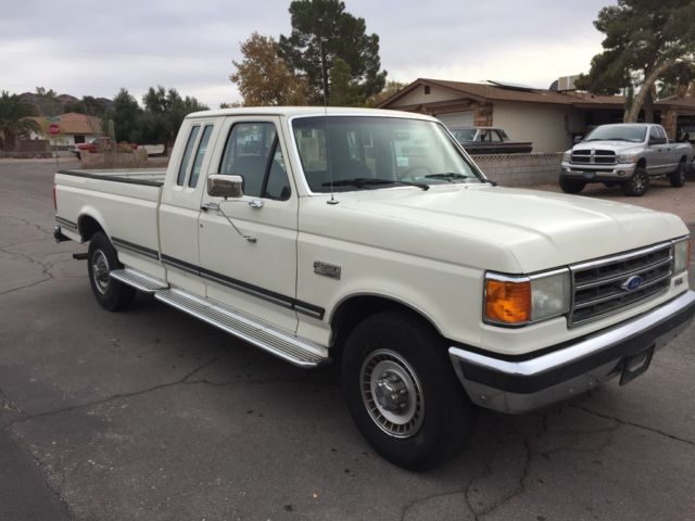 1989 White Ford F-250 Extended Cab Pickup