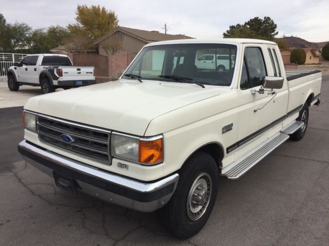 1989 White Ford F-250 Extended Cab Pickup