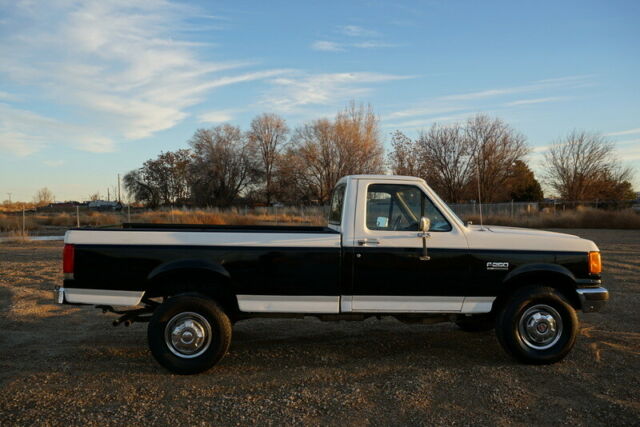 1989 White Ford F-250 pickup