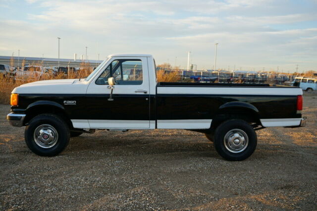 1989 White Ford F-250 pickup