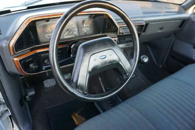 1989 White Ford F-250 pickup