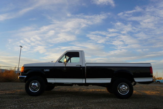 1989 White & Black Ford F-250 Standard Cab Pickup