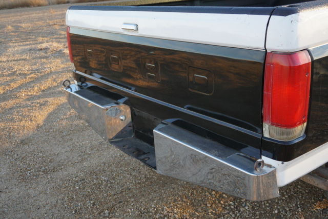 1989 White & Black Ford F-250 Standard Cab Pickup