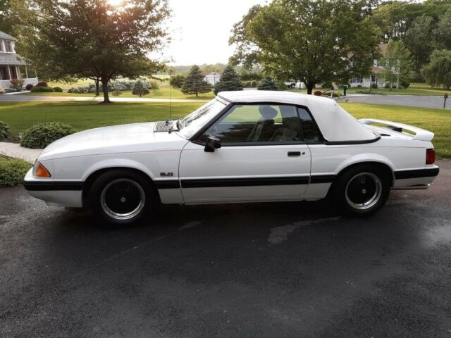1989 White Ford Mustang Convertible