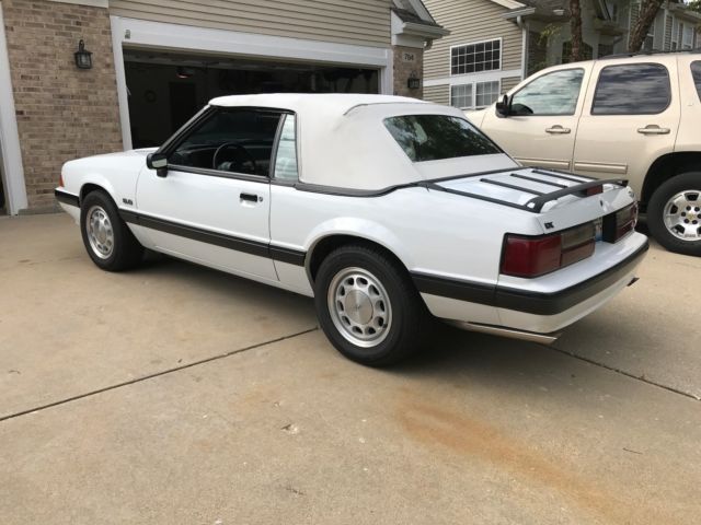 1989 White Ford Mustang Convertible