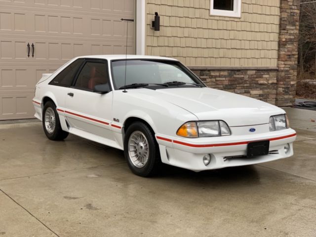 1989 White Ford Mustang Coupe