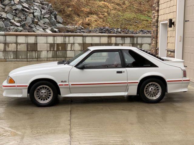 1989 White Ford Mustang Coupe