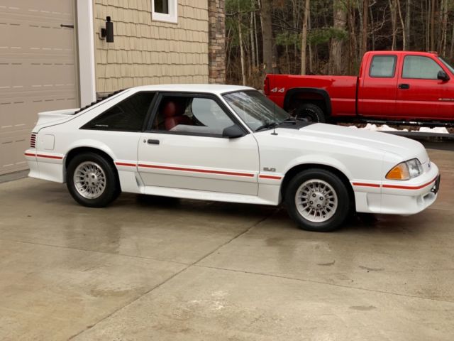 1989 White Ford Mustang Coupe