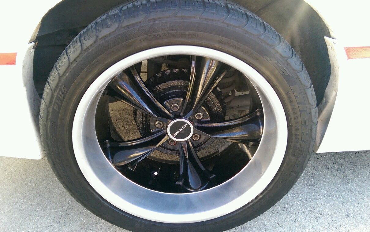 1989 White Ford Mustang