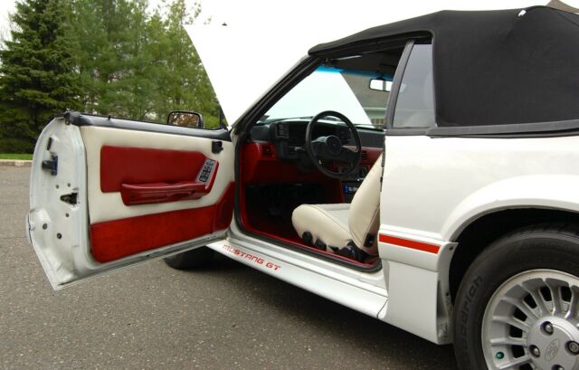 1989 White Ford Mustang Convertible