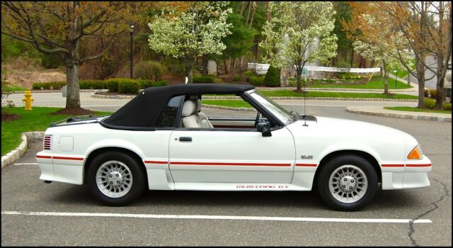 1989 White Ford Mustang Convertible
