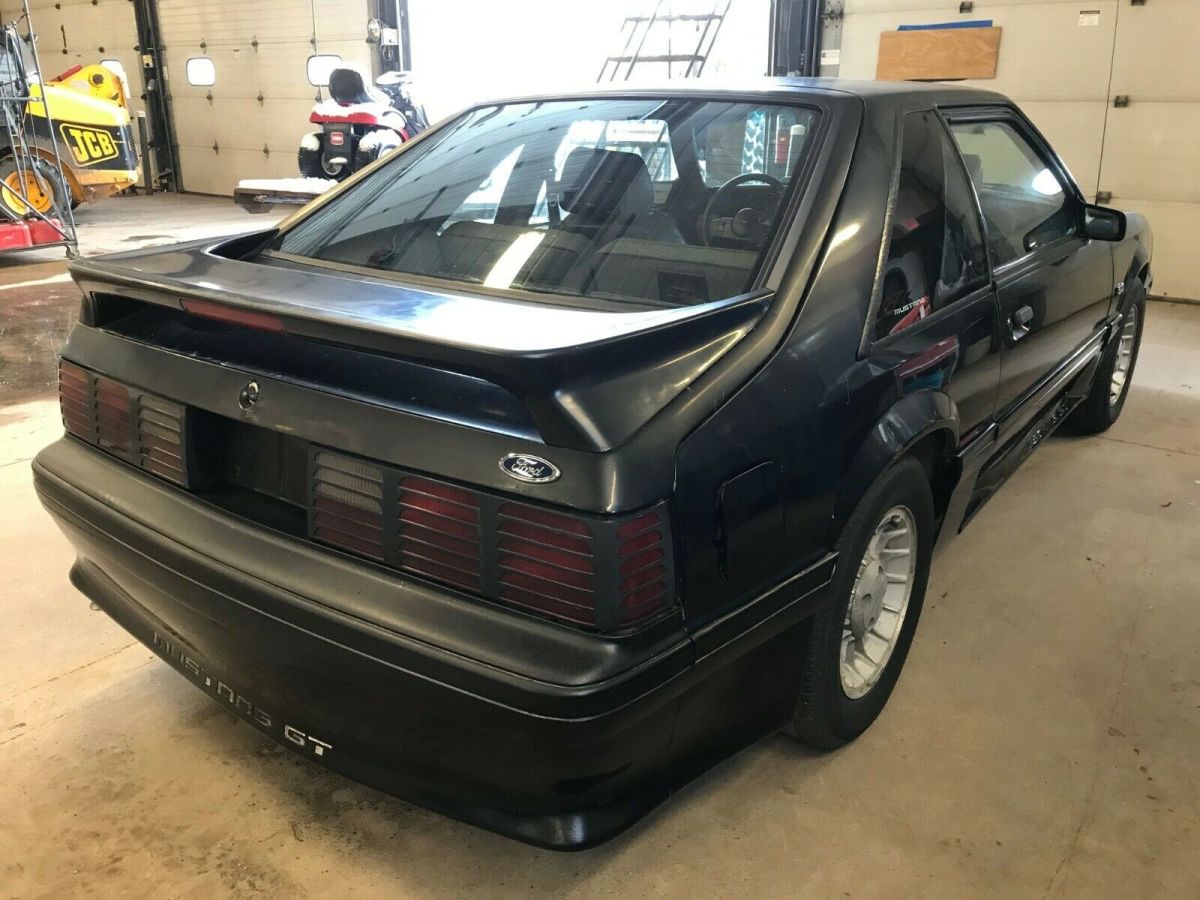 1989 Black Ford Mustang Coupe