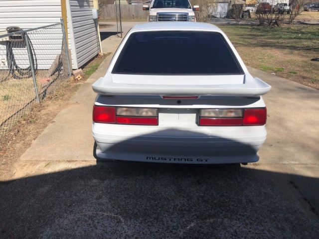 1989 White Ford Mustang