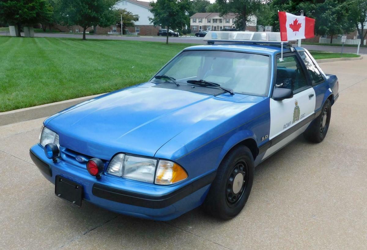 1989 Blue Ford Mustang --