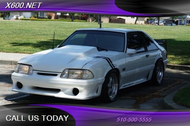 1989 White Ford Mustang --