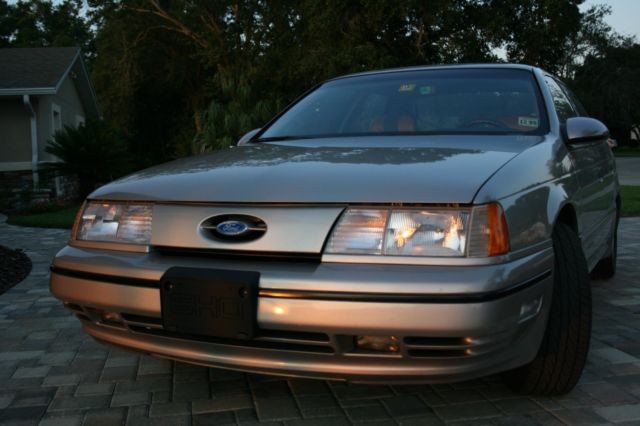 1989 Gray Ford Taurus Sedan
