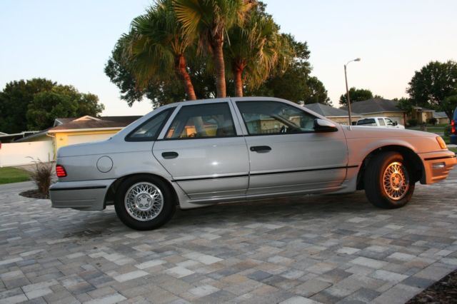 1989 Gray Ford Taurus Sedan