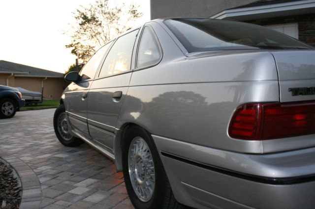 1989 Gray Ford Taurus Sedan