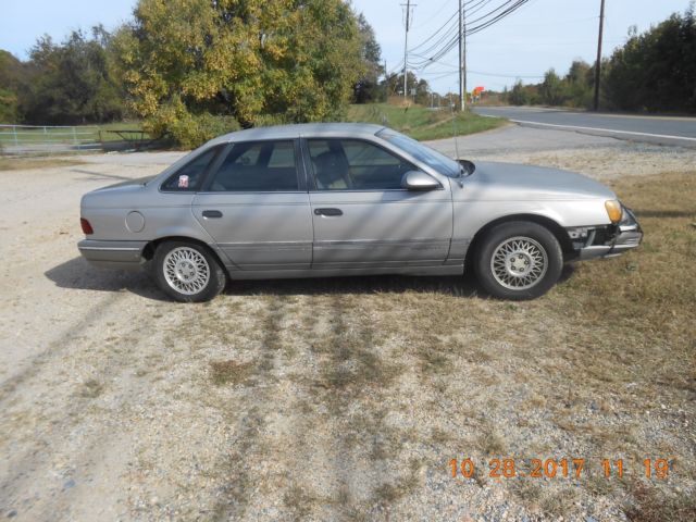 1989 CHAMPIAN Ford Taurus Sedan