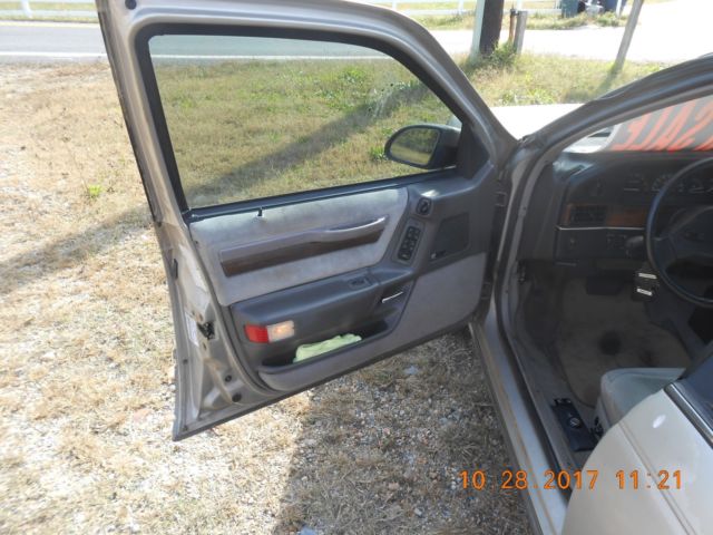 1989 CHAMPIAN Ford Taurus Sedan
