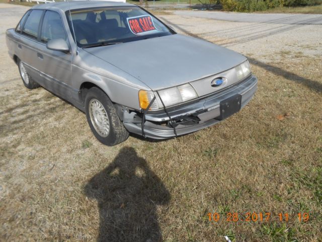 1989 CHAMPIAN Ford Taurus Sedan