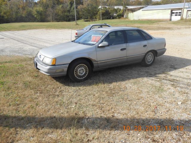 1989 CHAMPIAN Ford Taurus Sedan