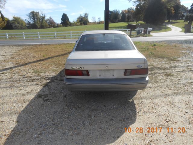 1989 CHAMPIAN Ford Taurus Sedan