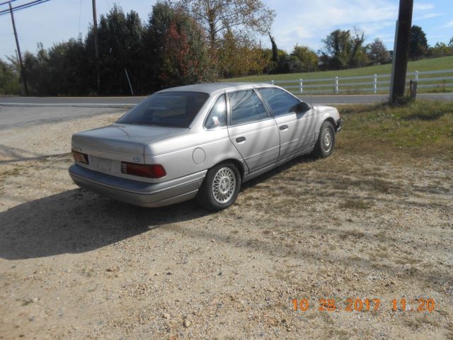 1989 CHAMPIAN Ford Taurus Sedan