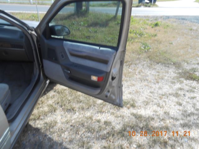 1989 CHAMPIAN Ford Taurus Sedan