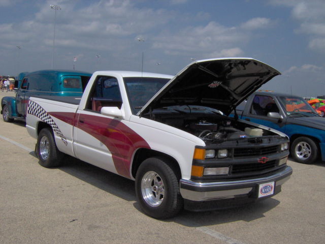1989 White an Custom  Paint GMC Sierra 1500 Standard Cab Pickup