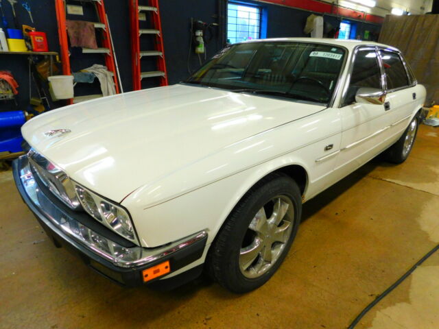 1989 White Jaguar XJ Sedan