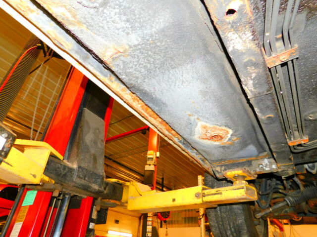 1989 White Jaguar XJ Sedan