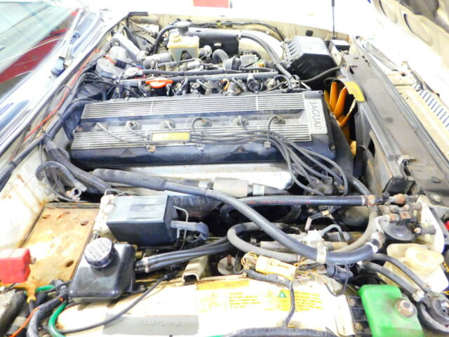 1989 White Jaguar XJ Sedan