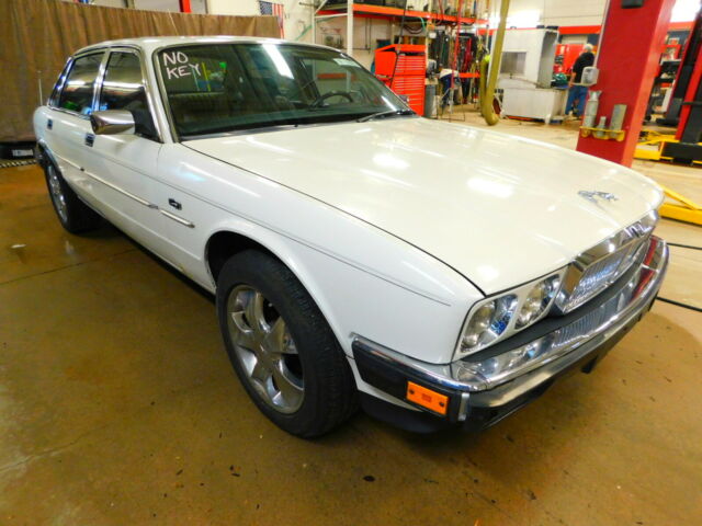 1989 White Jaguar XJ Sedan