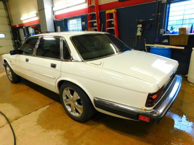 1989 White Jaguar XJ Sedan