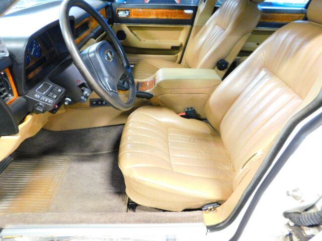 1989 White Jaguar XJ Sedan