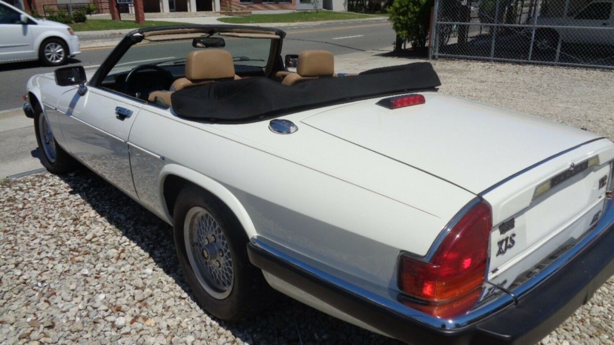 1989 White Ford Mustang Convertible