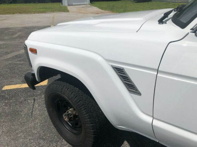 1989 White Toyota Land Cruiser Wagon