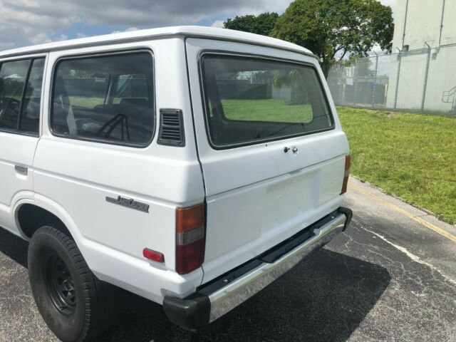1989 White Toyota Land Cruiser Wagon