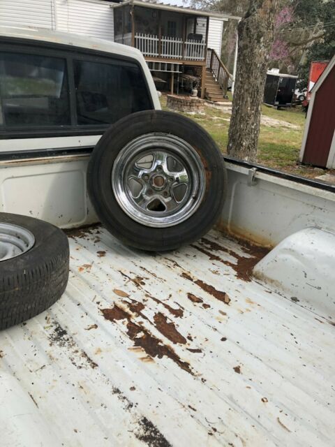 1989 White Chevrolet S-10 Standard Cab Pickup