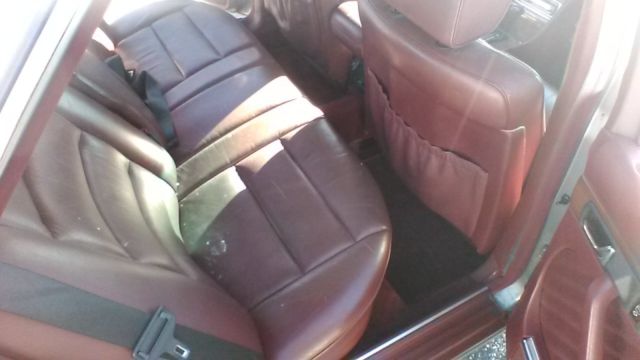 1989 Silver Mercedes-Benz 300-Series Sedan