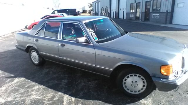 1989 Silver Mercedes-Benz 300-Series Sedan