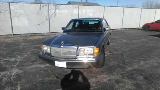 1989 Silver Mercedes-Benz 300-Series Sedan