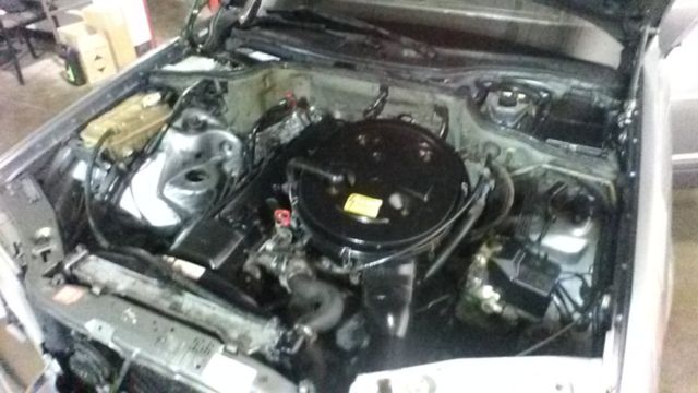 1989 Silver Mercedes-Benz 300-Series Sedan