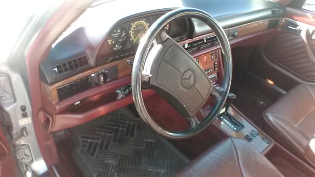 1989 Silver Mercedes-Benz 300-Series Sedan