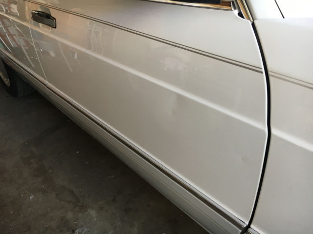 1989 White Mercedes-Benz 300-Series Sedan