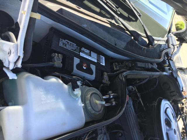 1989 White Mercedes-Benz 300-Series Sedan