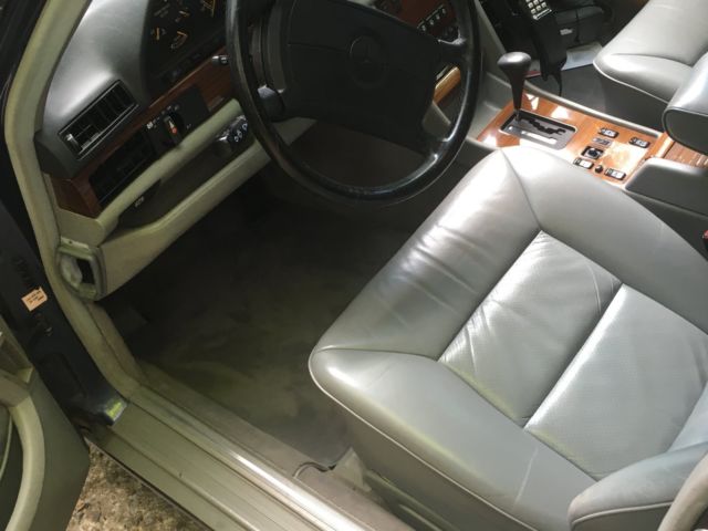 1989 SMOKE SILVER METALLIC (702U) Mercedes-Benz 420 SEL Sedan