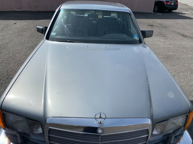 1989 Blue Mercedes-Benz 400-Series 4 door